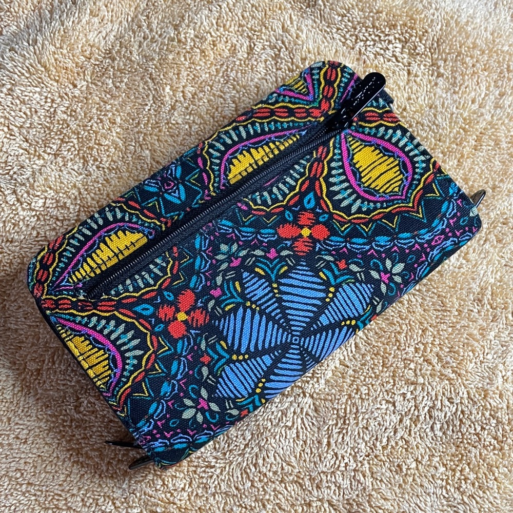 Thirty-One Colorful Pattern Cloth Wallet - Boho chic - like new!